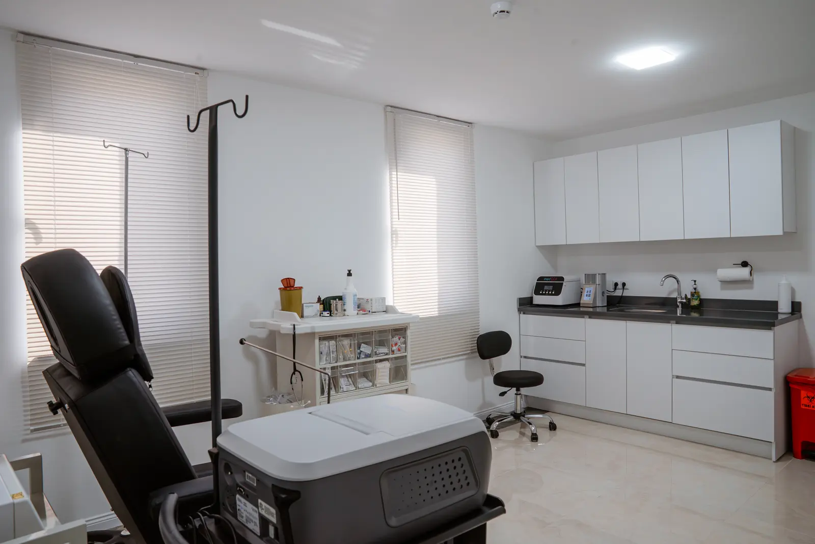 Clinic-provided photograph of Dr Mehmet Akif Ramazanoğlu