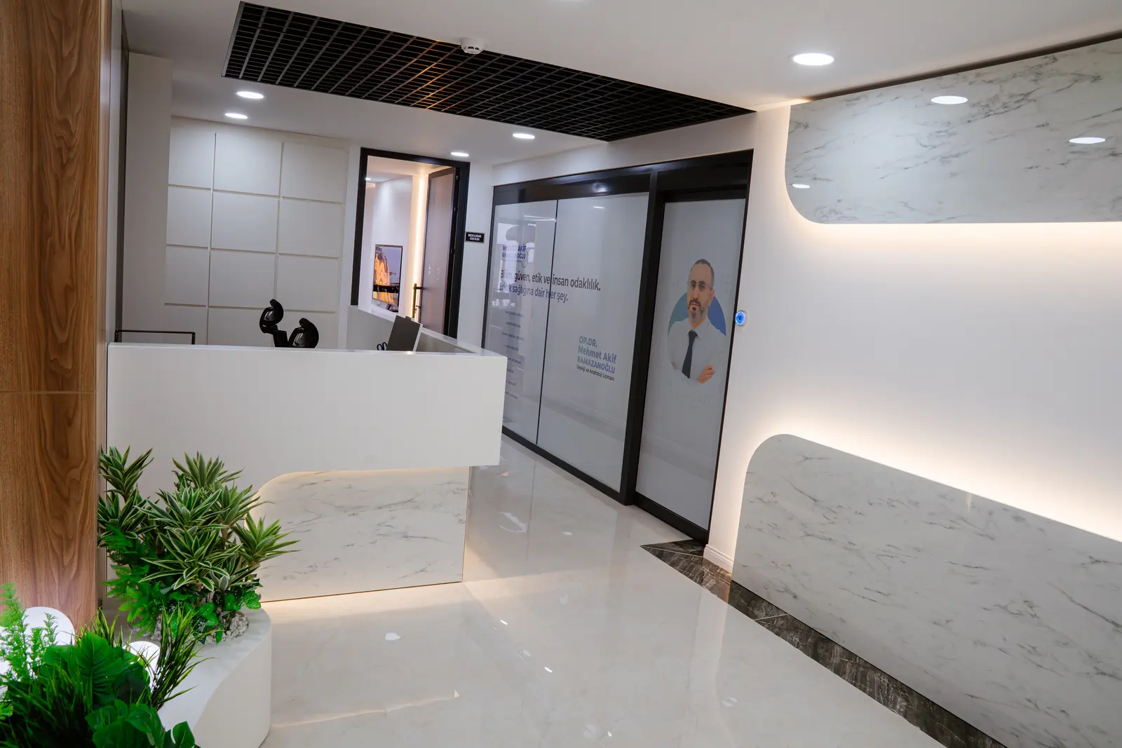 Clinic-provided photograph of Dr Mehmet Akif Ramazanoğlu