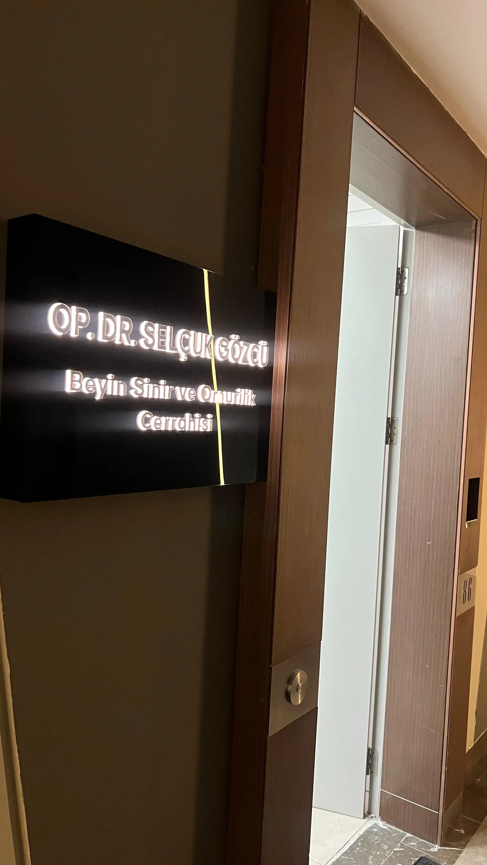 Clinic-provided photograph of Dr Selçuk Gözcü