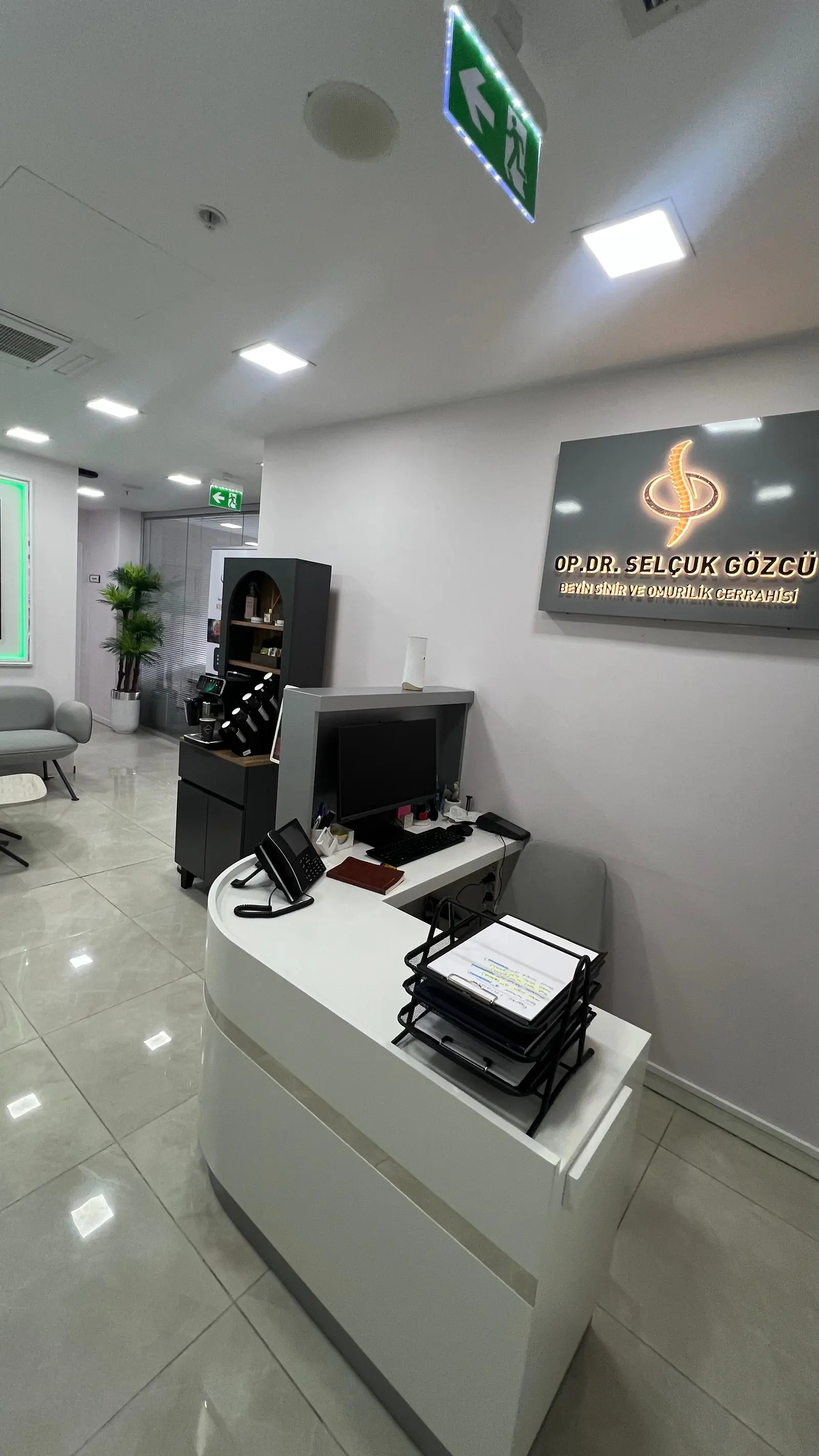 Clinic-provided photograph of Dr Selçuk Gözcü