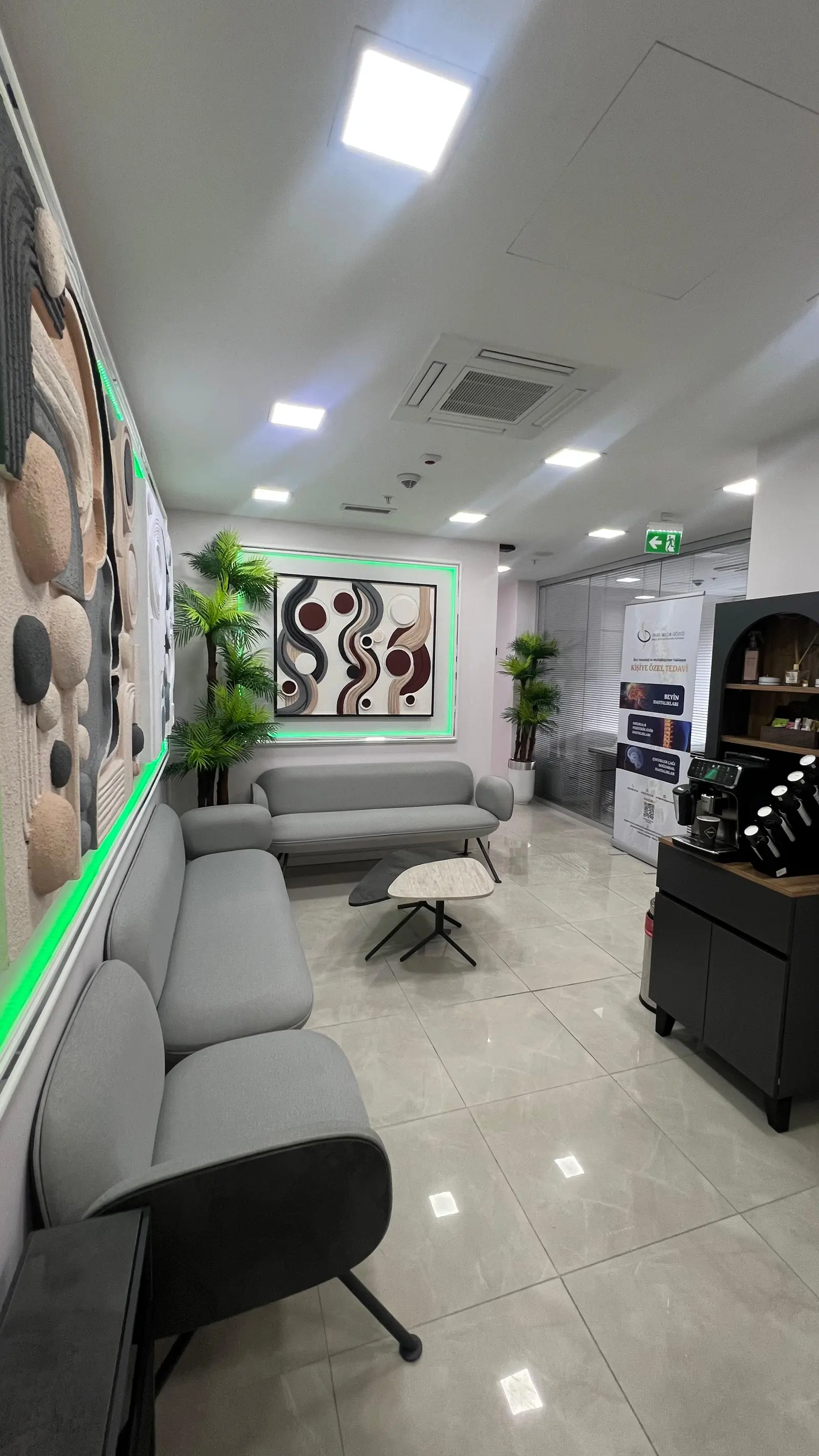 Clinic-provided photograph of Dr Selçuk Gözcü