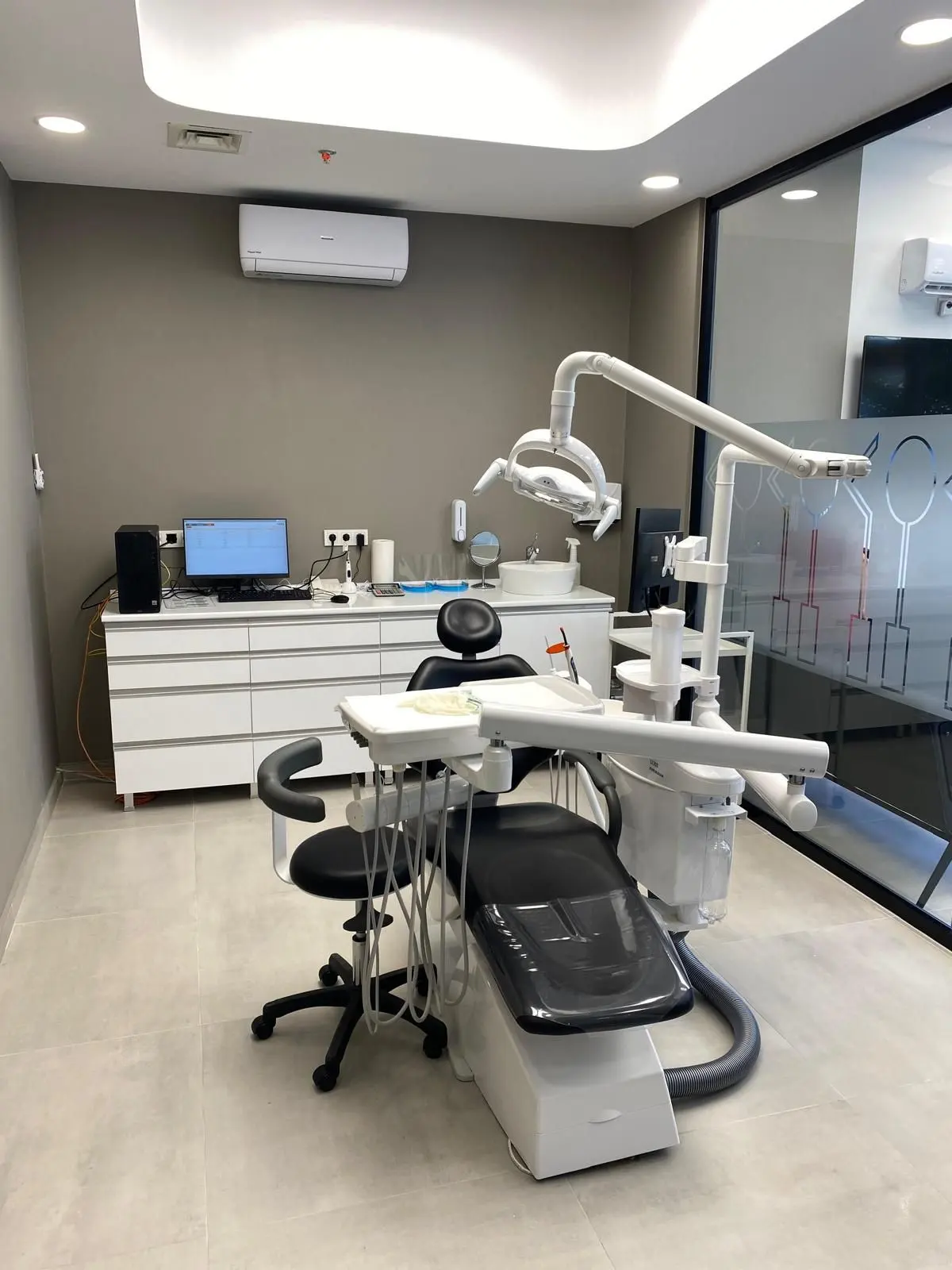 Clinic-provided photograph of Güneşli Dental Clinic