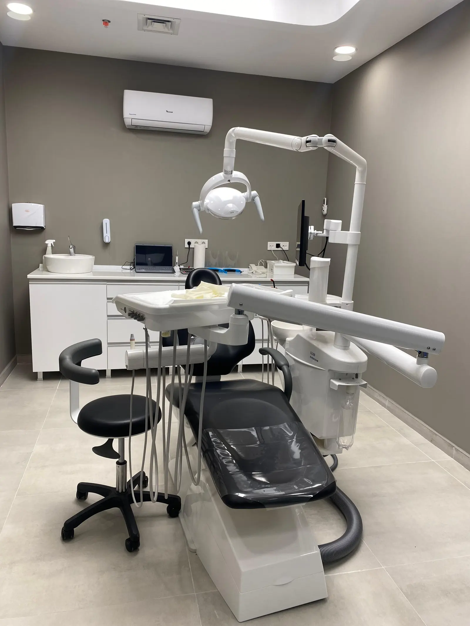 Clinic-provided photograph of Güneşli Dental Clinic