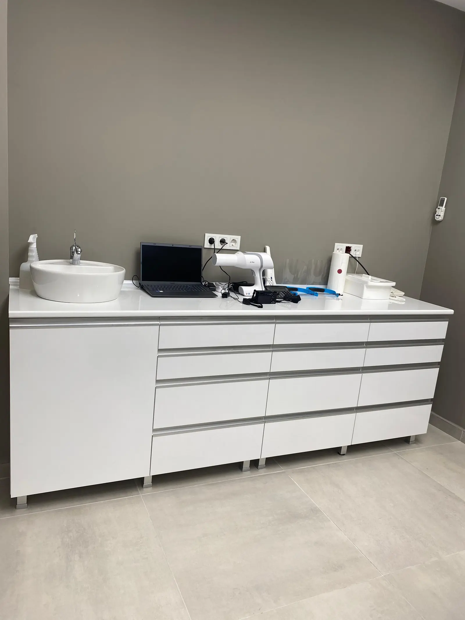 Clinic-provided photograph of Güneşli Dental Clinic