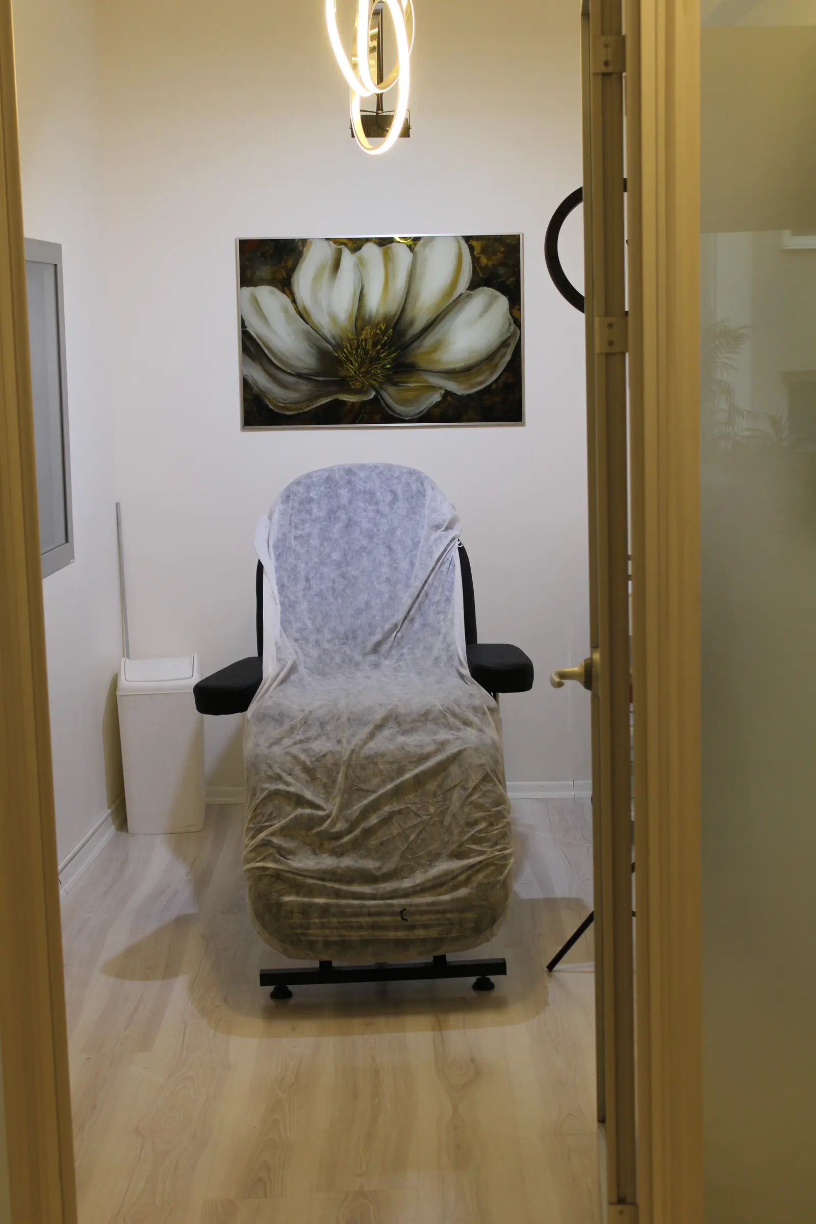 Clinic-provided photograph of Dr Ersun Çobanoğlu