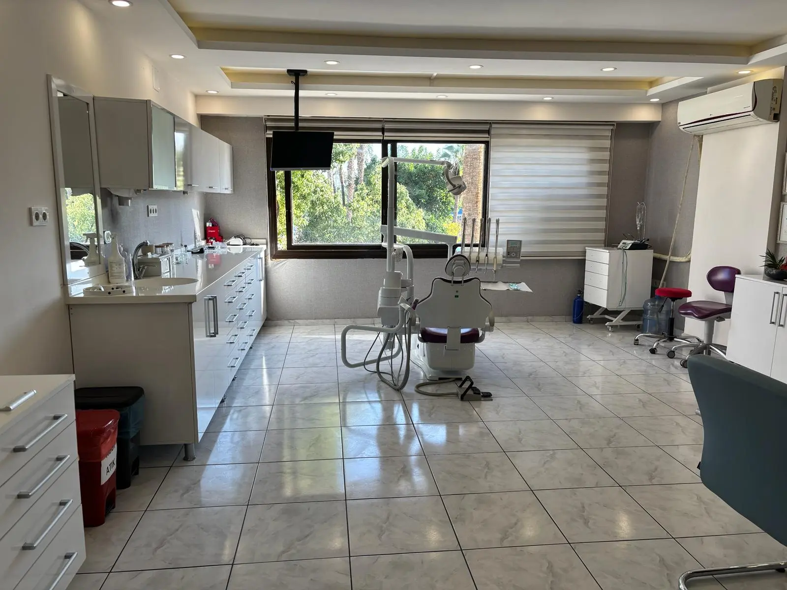Clinic-provided photograph of Dr Yasemin Gençtarih Akbalık