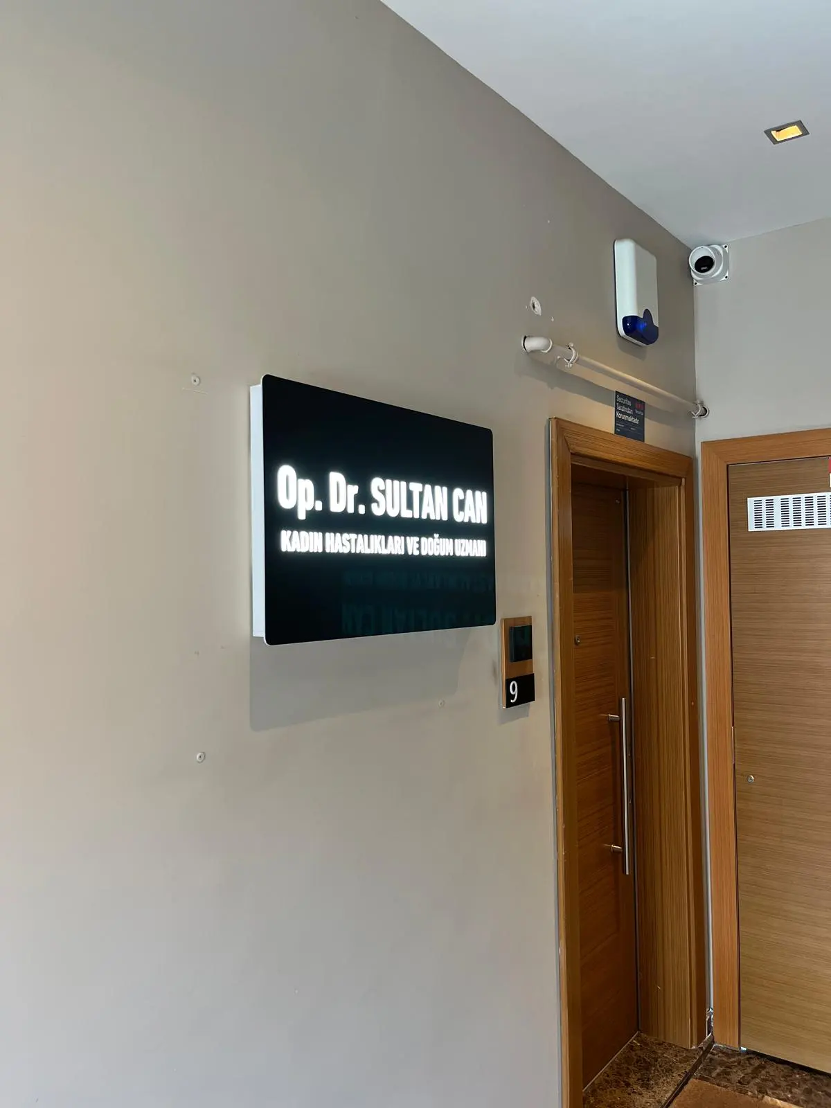 Von der Klinik bereitgestelltes Foto von Dr. Sultan Can