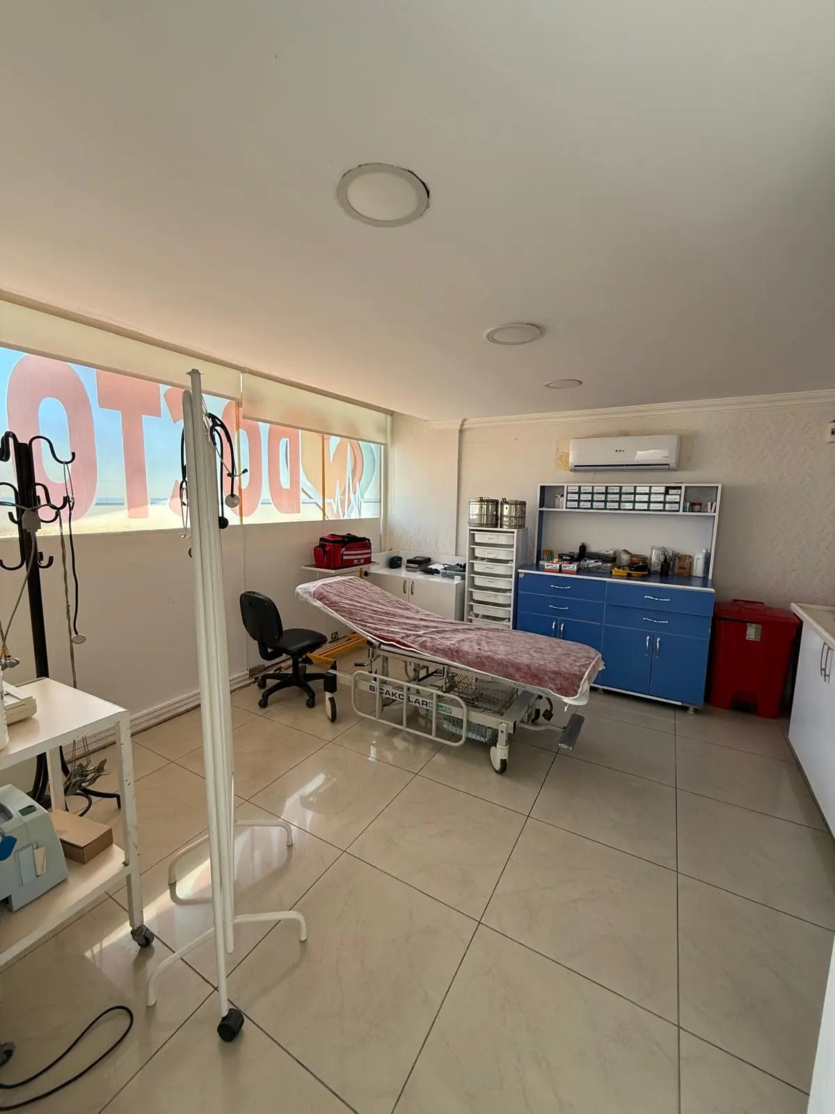 Clinic-provided photograph of Dr Hüseyin Şen