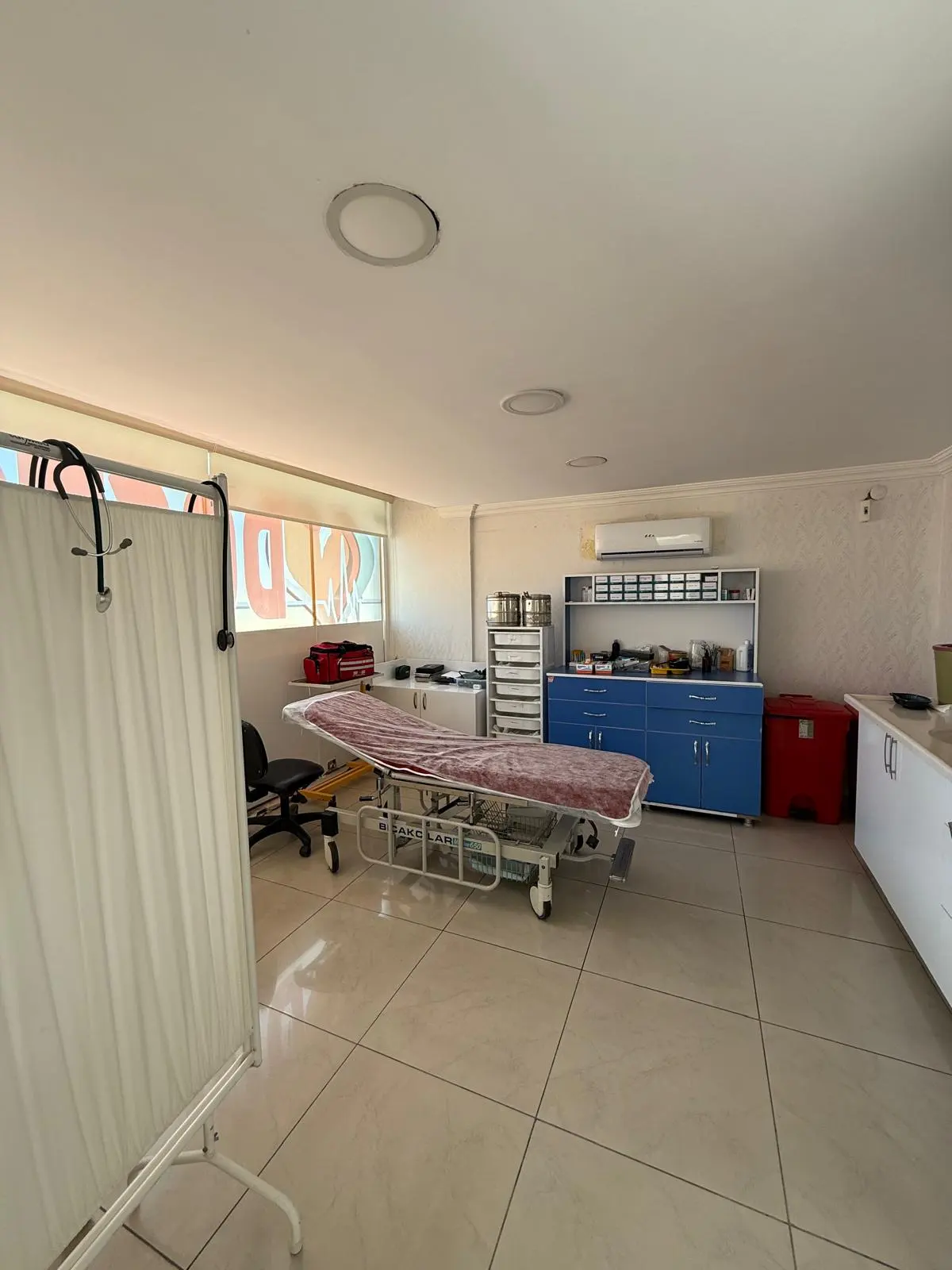 Clinic-provided photograph of Dr Hüseyin Şen