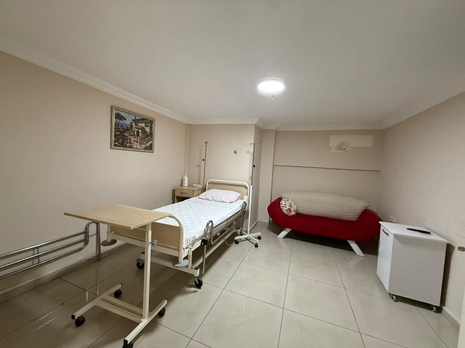 Clinic-provided photograph of Dr Hüseyin Şen