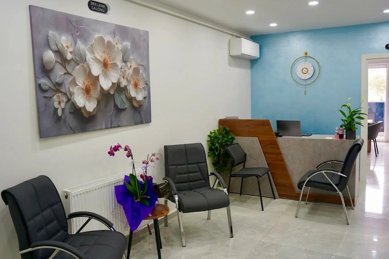 Clinic-provided photograph of Dr İlkay Uzunca