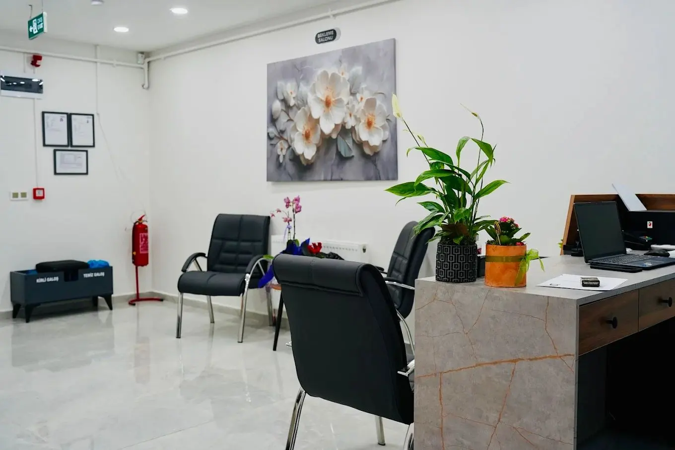 Clinic-provided photograph of Dr İlkay Uzunca