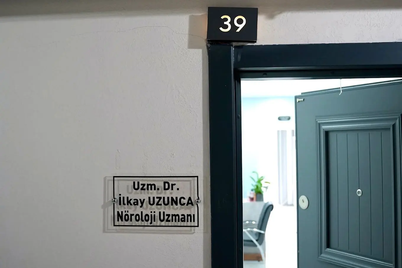Clinic-provided photograph of Dr İlkay Uzunca