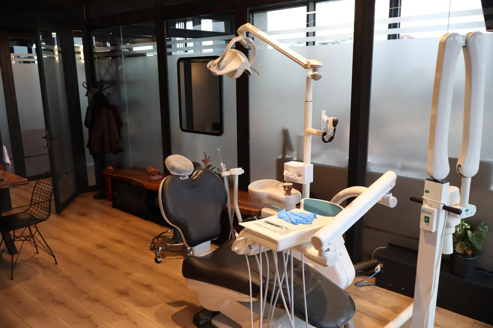 Clinic-provided photograph of Dr İlyas Alptekin Altun