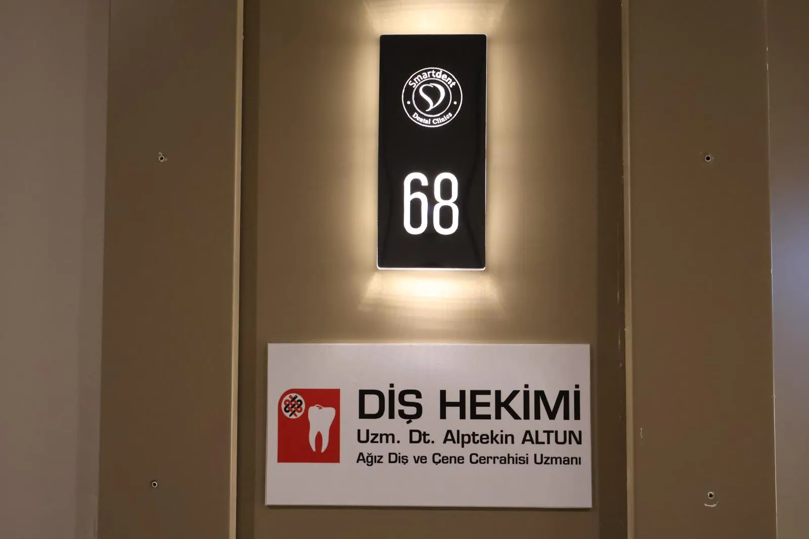 Clinic-provided photograph of Dr İlyas Alptekin Altun
