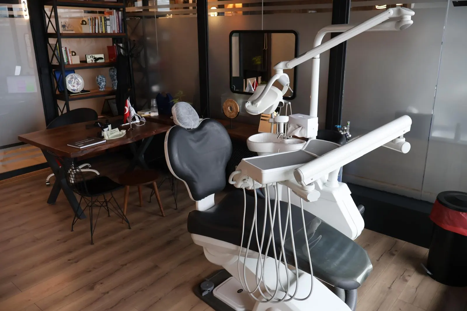 Clinic-provided photograph of Dr İlyas Alptekin Altun