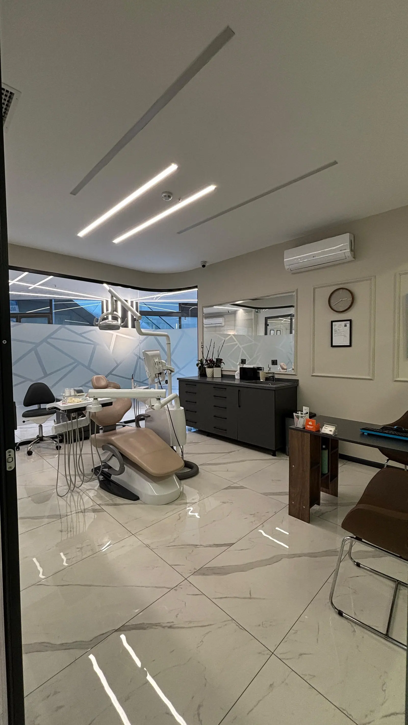Clinic-provided photograph of Han Dental Clinic