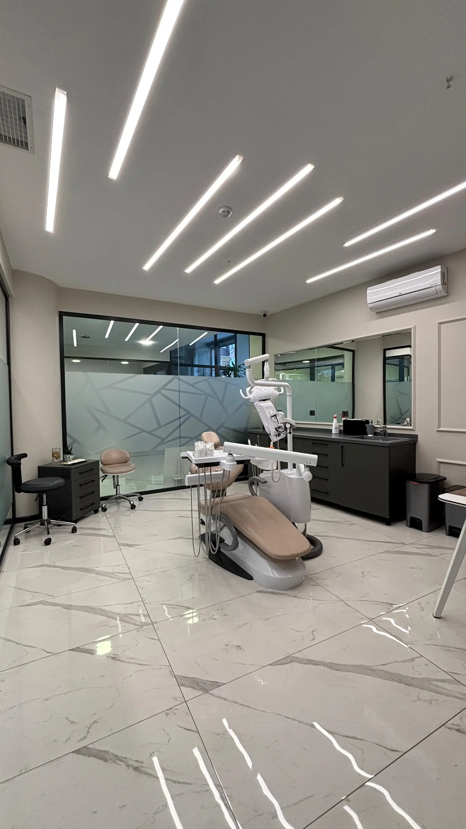Clinic-provided photograph of Han Dental Clinic