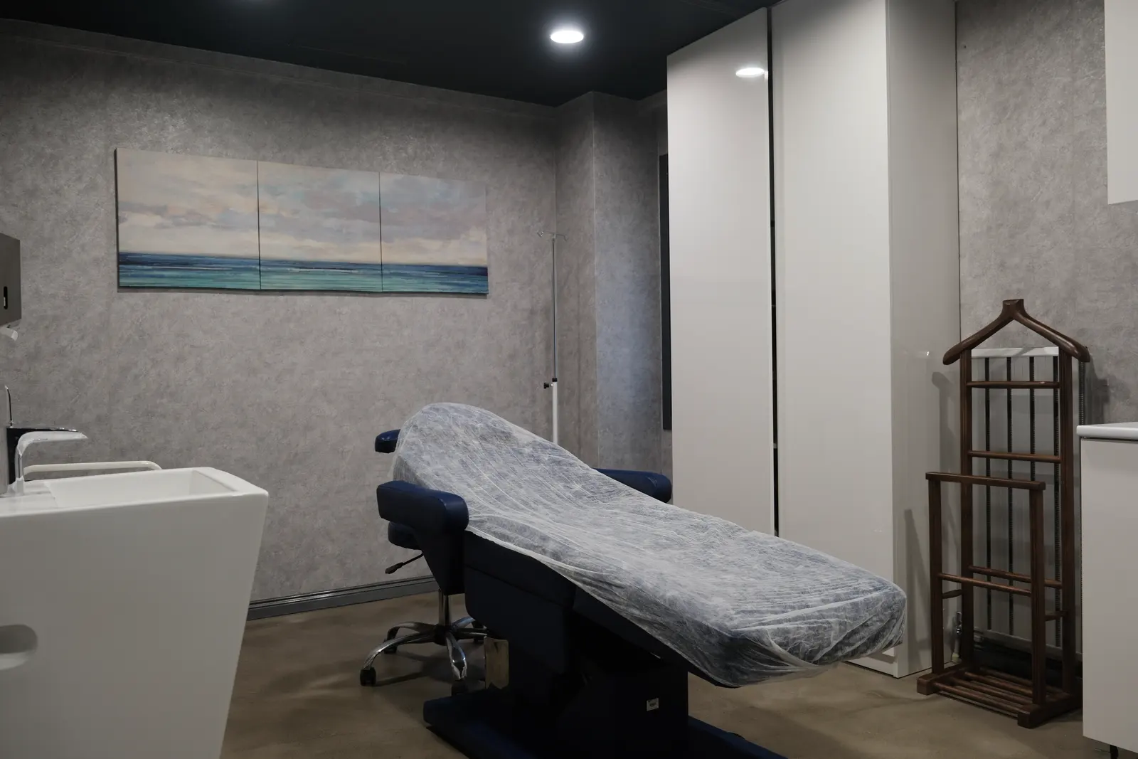 Clinic-provided photograph of Dr Salih Onur Basat