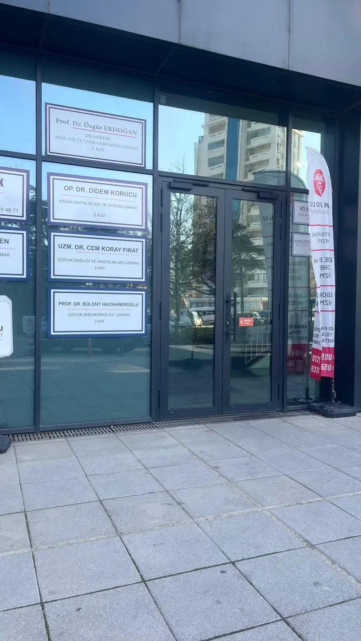 Von der Klinik bereitgestelltes Foto von Dr. Cem Aydın