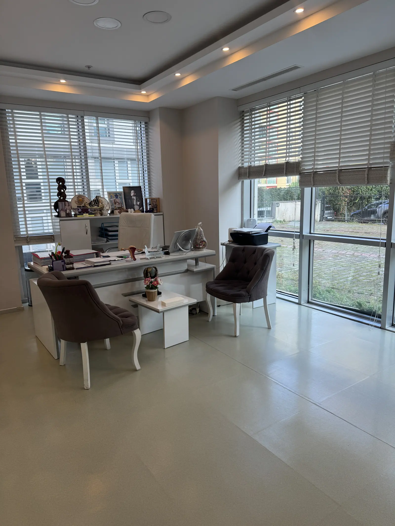 Clinic-provided photograph of Assoc. Prof. Dr Yasemin Çekmez