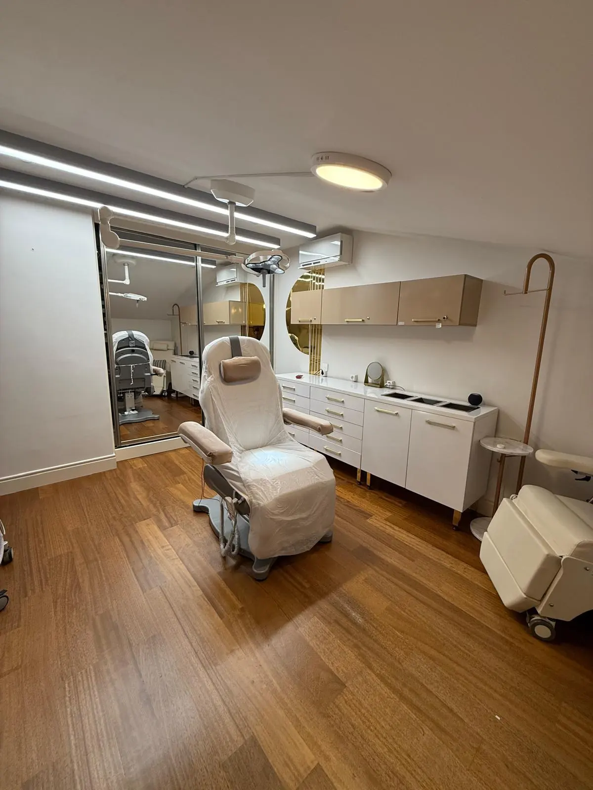 Clinic-provided photograph of Dr Ali Attila Aydın