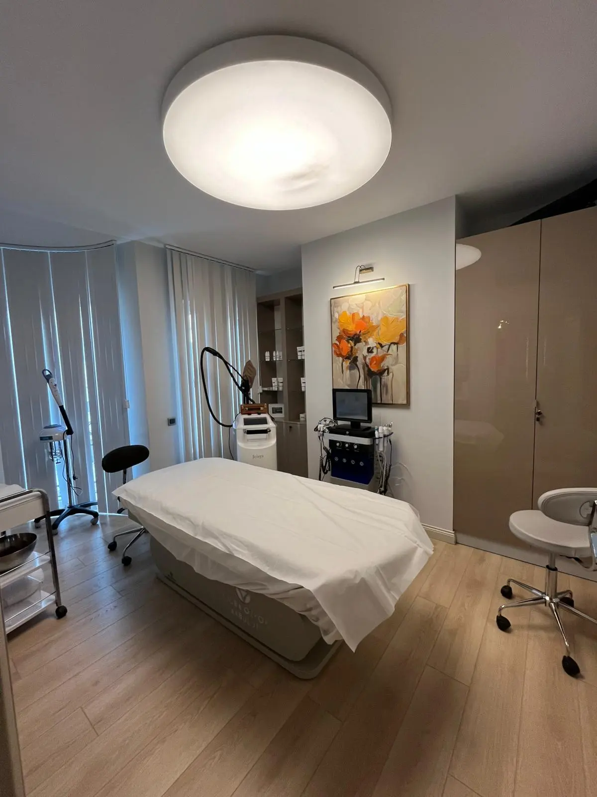 Clinic-provided photograph of Assoc. Prof. Dr Tuğba Özkök Akbulut