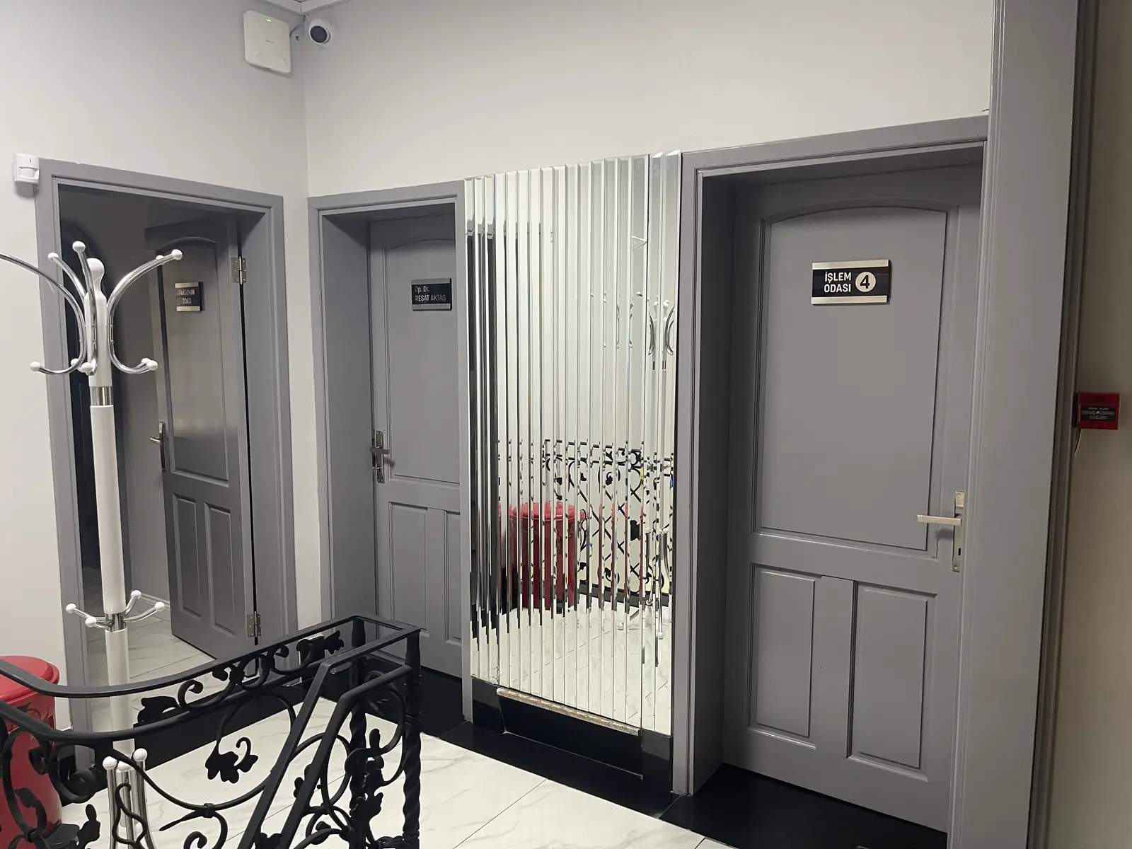 Clinic-provided photograph of Dr Reşat Altuğ Aktaş