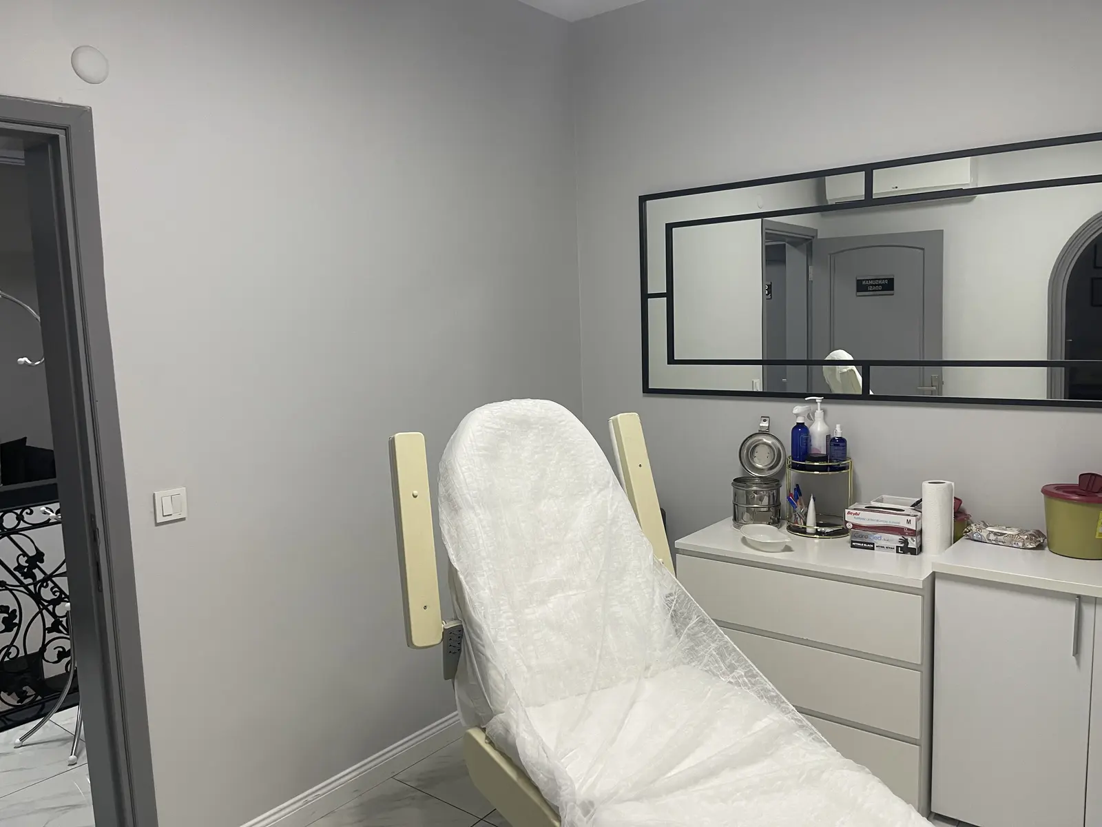 Clinic-provided photograph of Dr Reşat Altuğ Aktaş