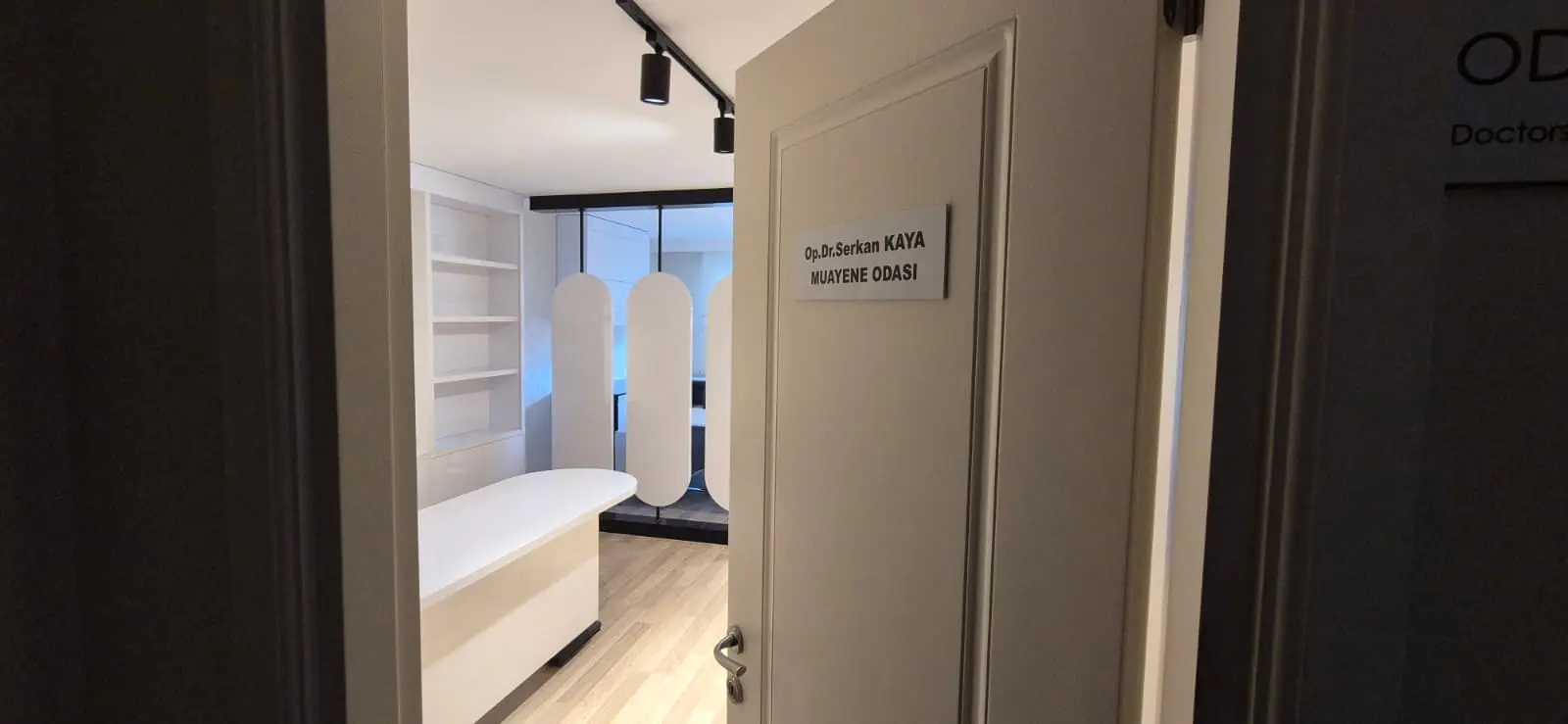 Von der Klinik bereitgestelltes Foto von Dr. Serkan Kaya
