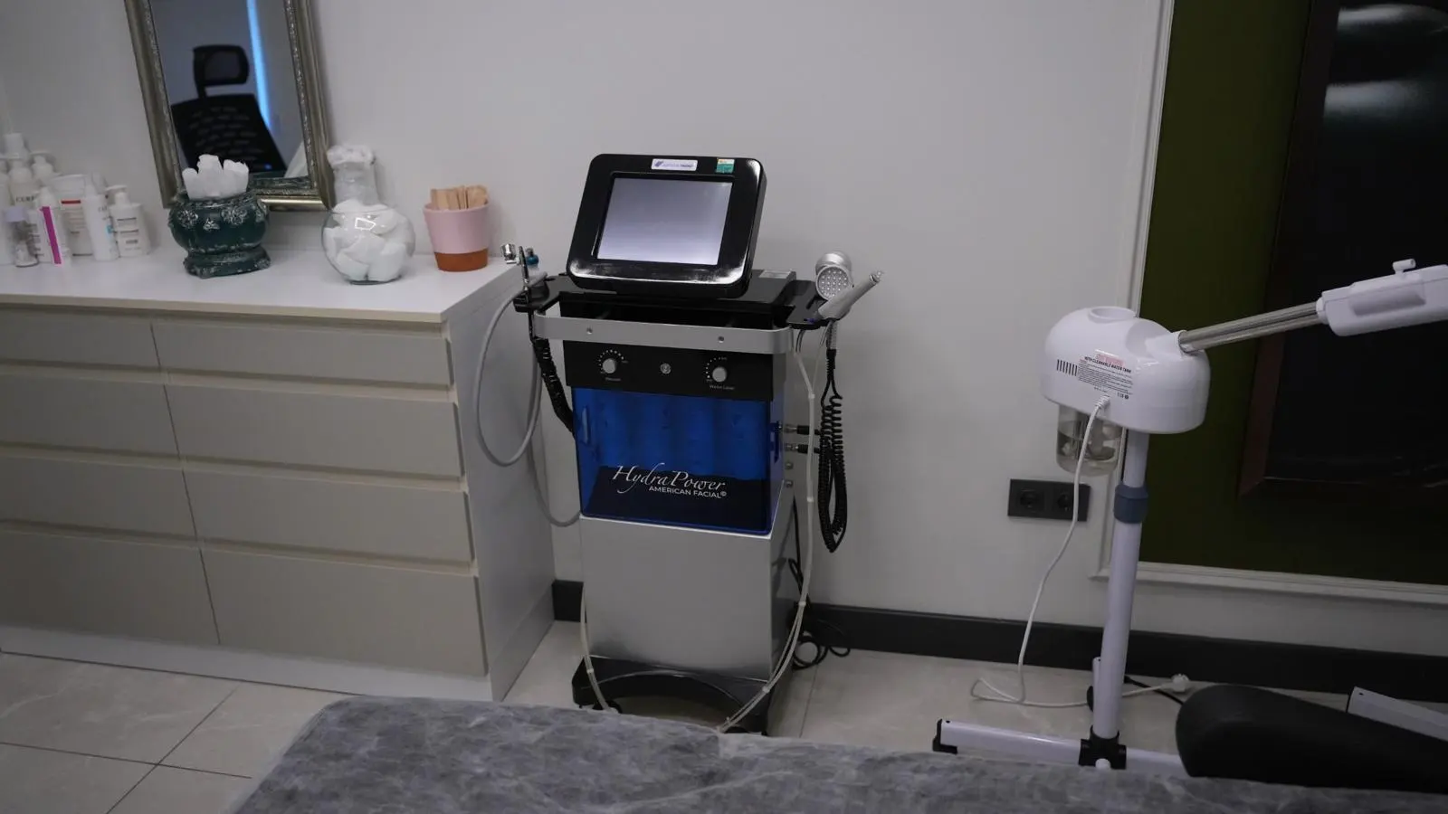 Clinic-provided photograph of BlueMagic Group Clinic