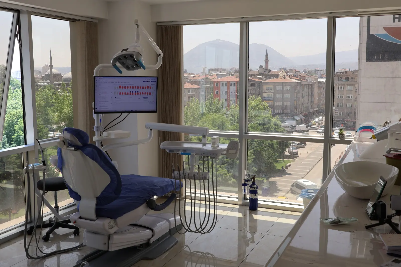 Clinic-provided photograph of Dr Musab Süleyman Kılavuz