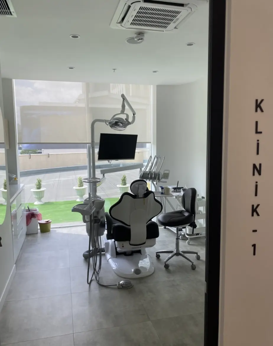 Von der Klinik bereitgestelltes Foto von Dent Efekt