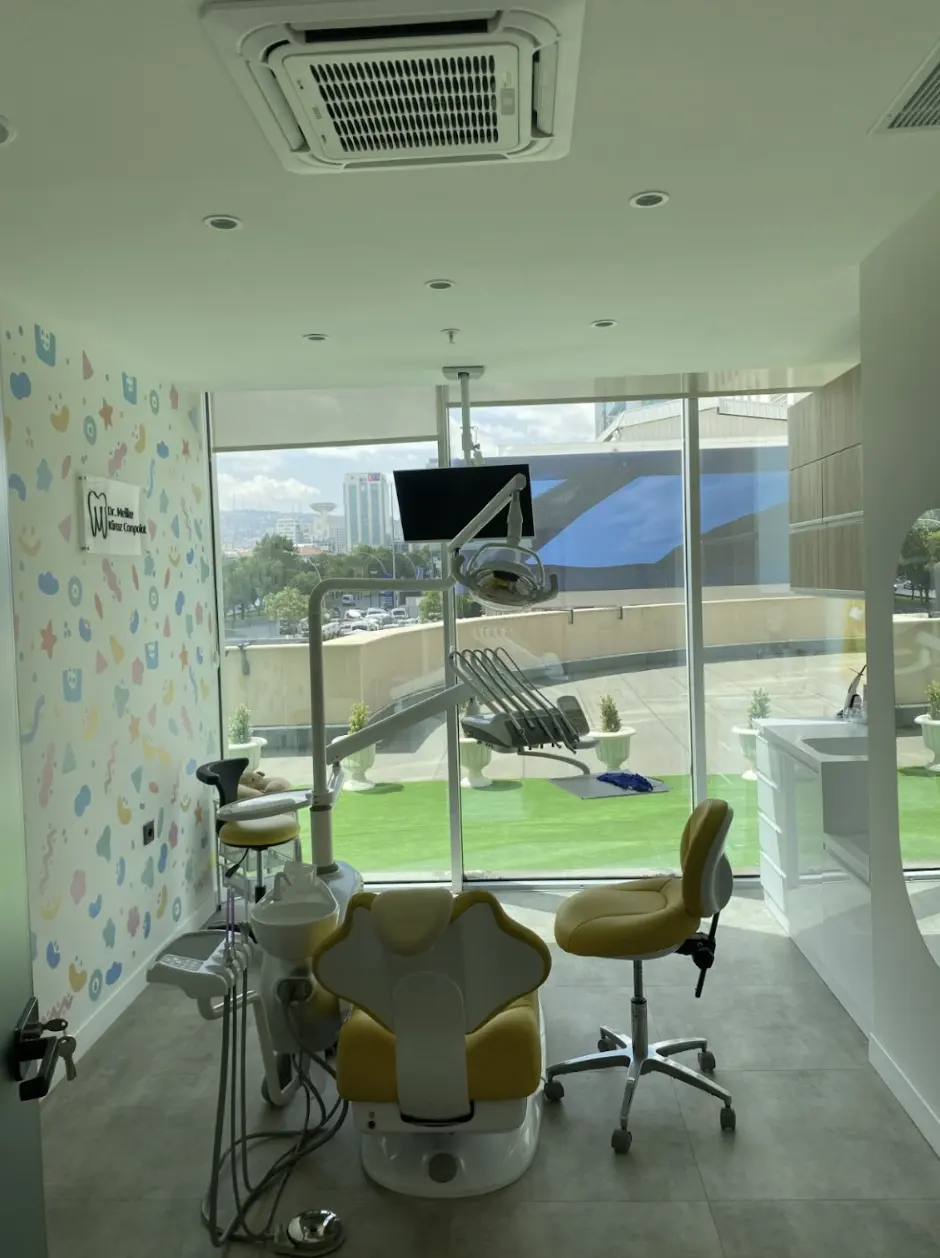 Von der Klinik bereitgestelltes Foto von Dent Efekt