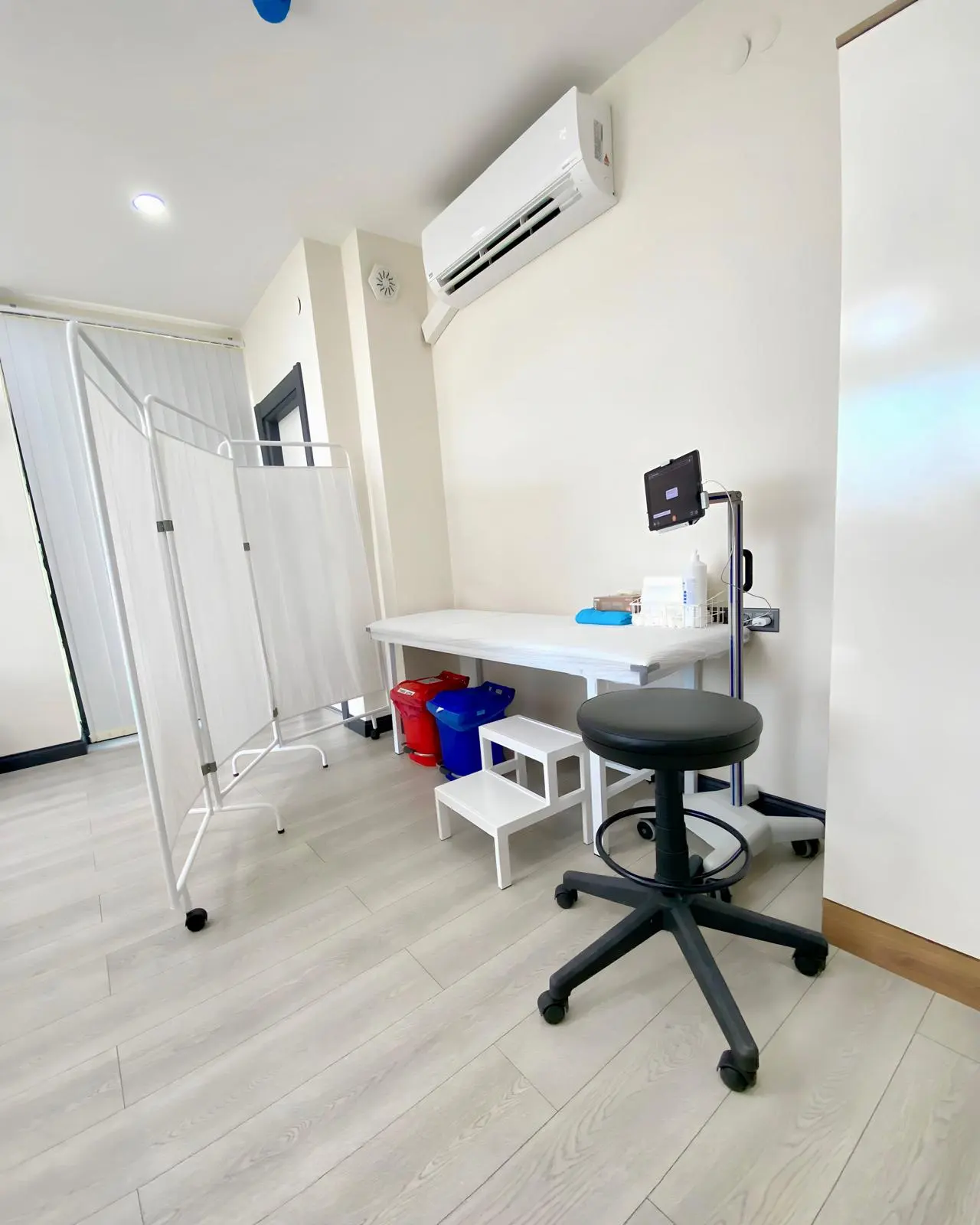 Clinic-provided photograph of Assoc. Prof. Dr Ali İhsan Tekin