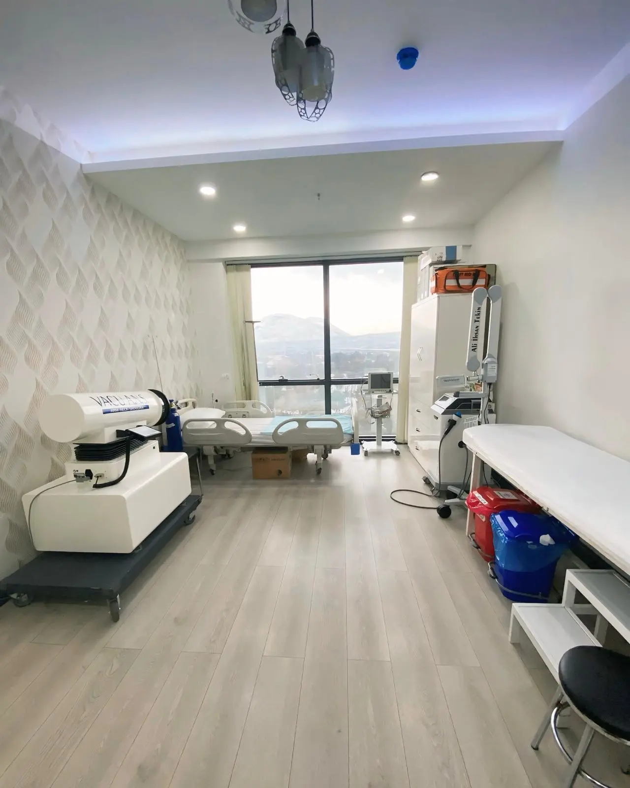 Clinic-provided photograph of Assoc. Prof. Dr Ali İhsan Tekin