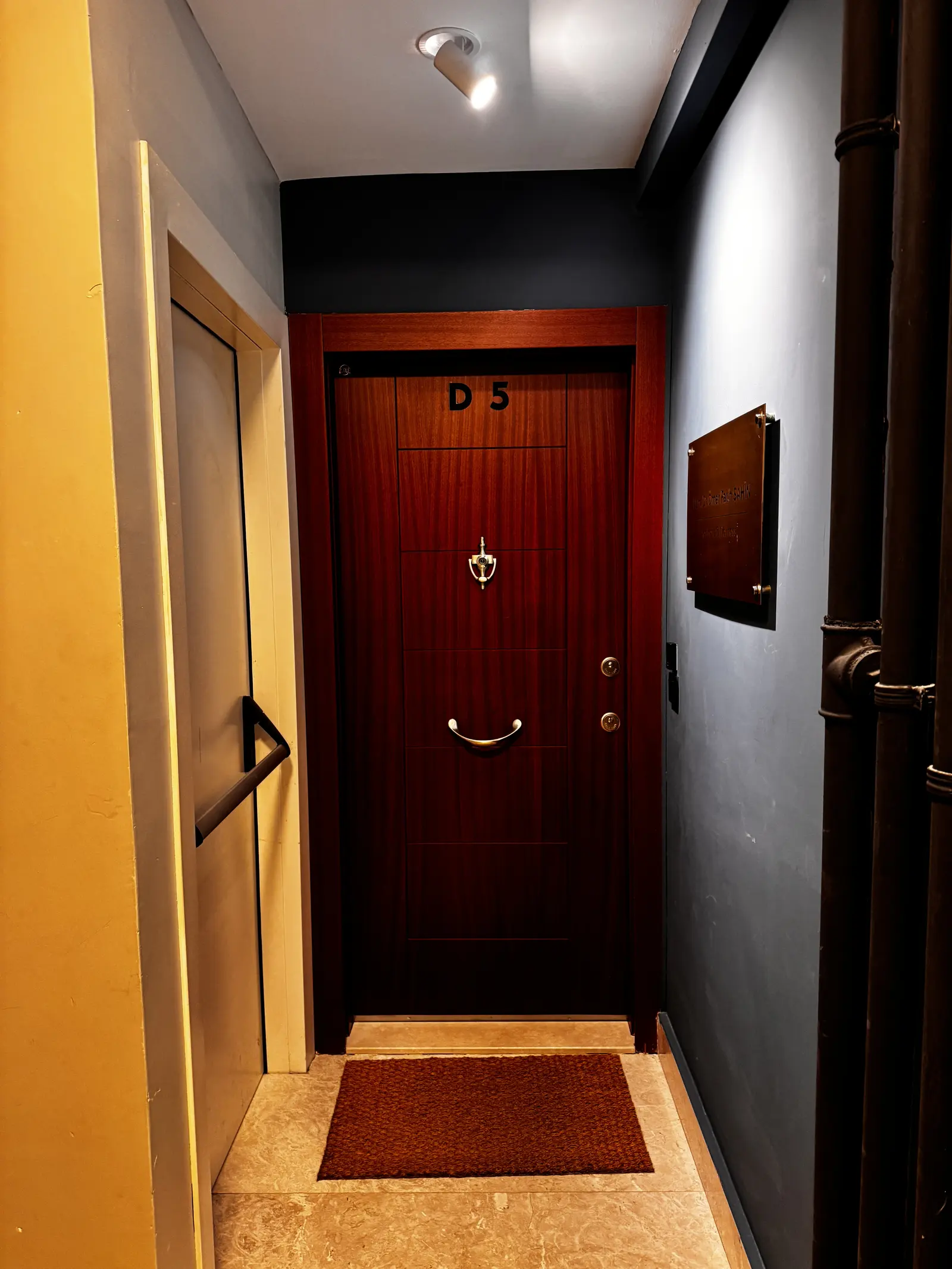 Clinic-provided photograph of Dr Ömer Fatih Şahin