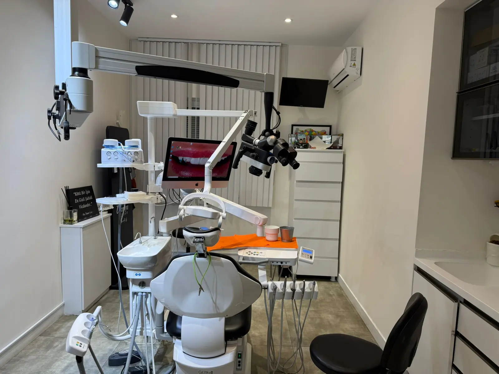Von der Klinik bereitgestelltes Foto von Zeos Zahnklinik