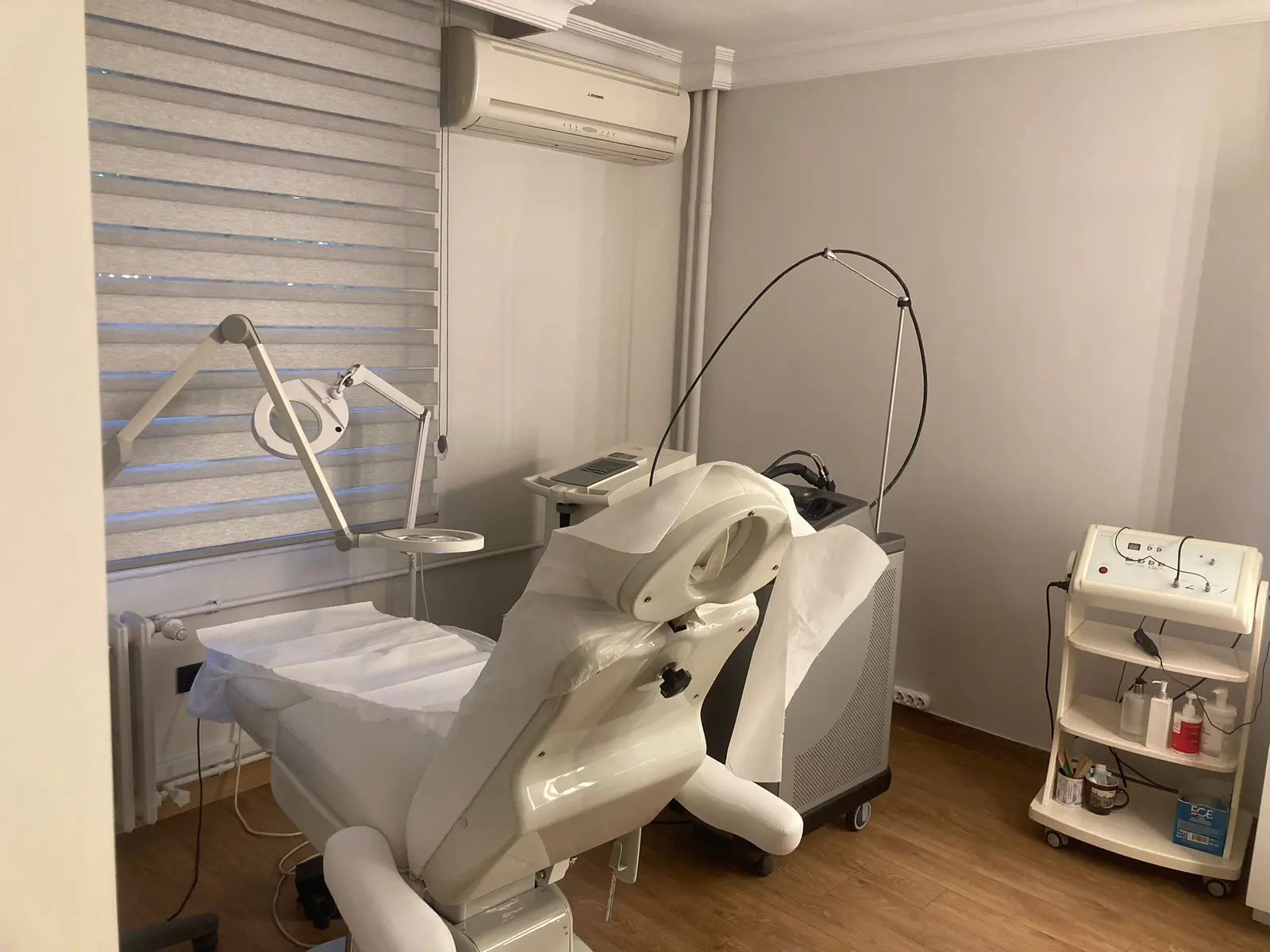 Clinic-provided photograph of Dr İlkay Hüthüt