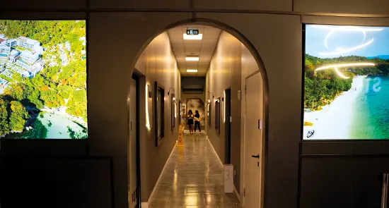 Clinic-provided photograph of STR Dent