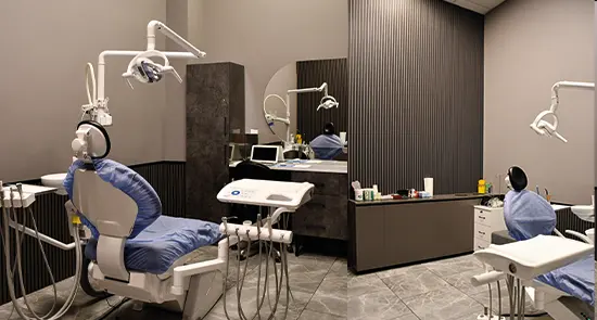 Clinic-provided photograph of STR Dent