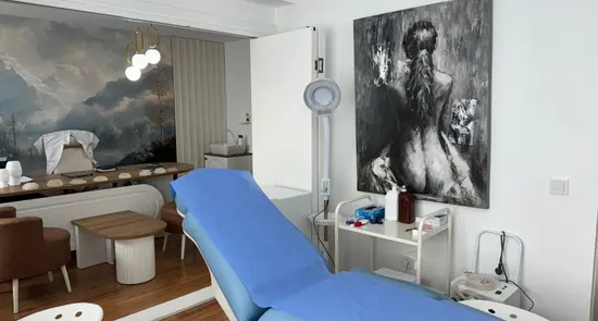 Clinic-provided photograph of Dr Asya Deniz Öner