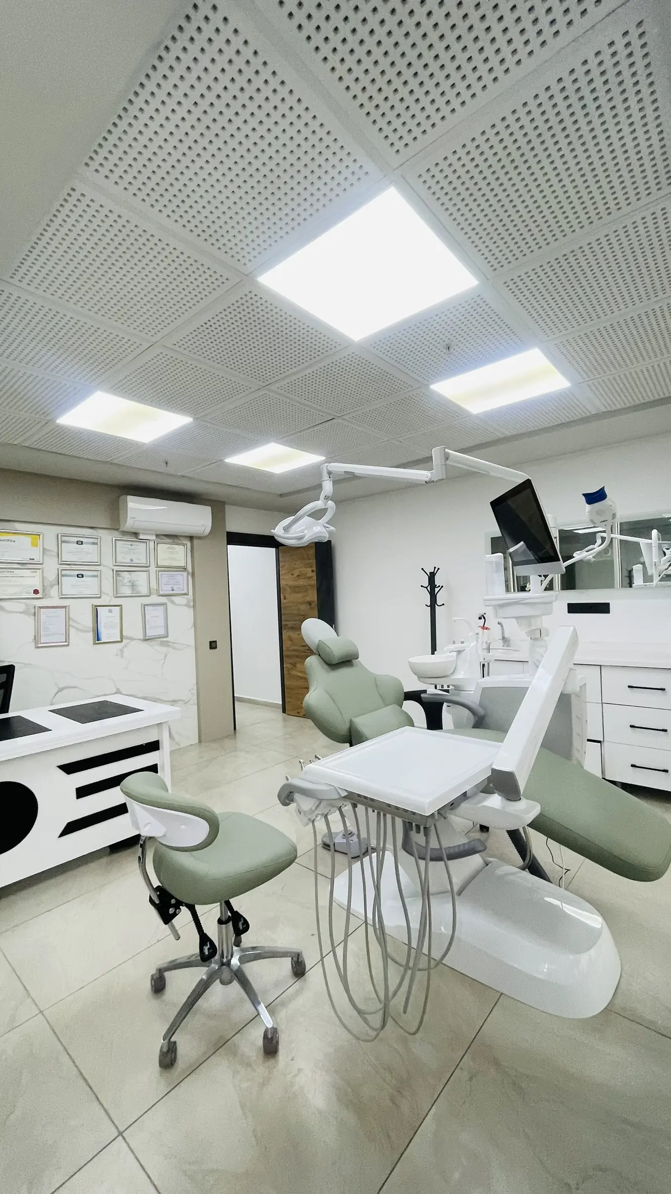 Clinic-provided photograph of Dr Yaşar Özdemir