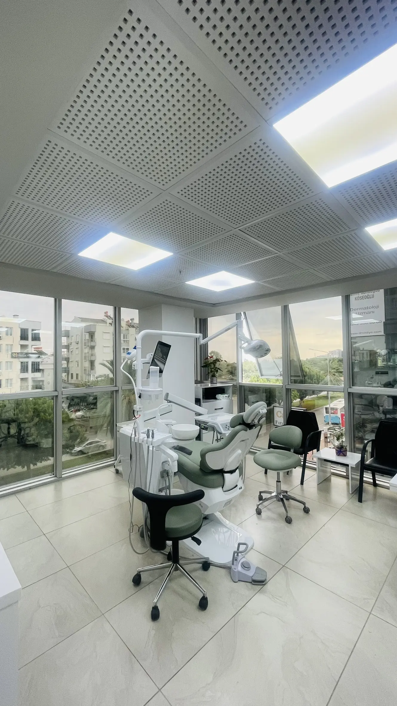 Clinic-provided photograph of Dr Yaşar Özdemir