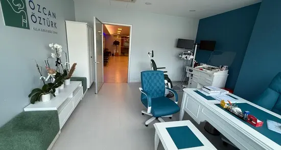 Clinic-provided photograph of Prof. Dr Özcan Öztürk