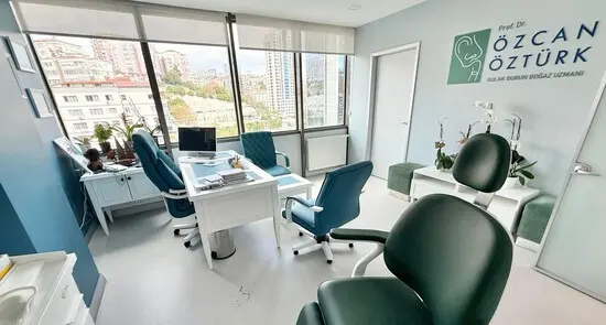 Clinic-provided photograph of Prof. Dr Özcan Öztürk