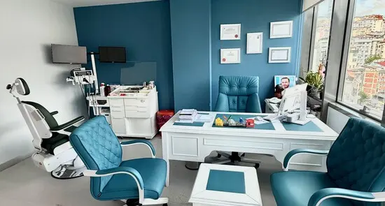 Clinic-provided photograph of Prof. Dr Özcan Öztürk