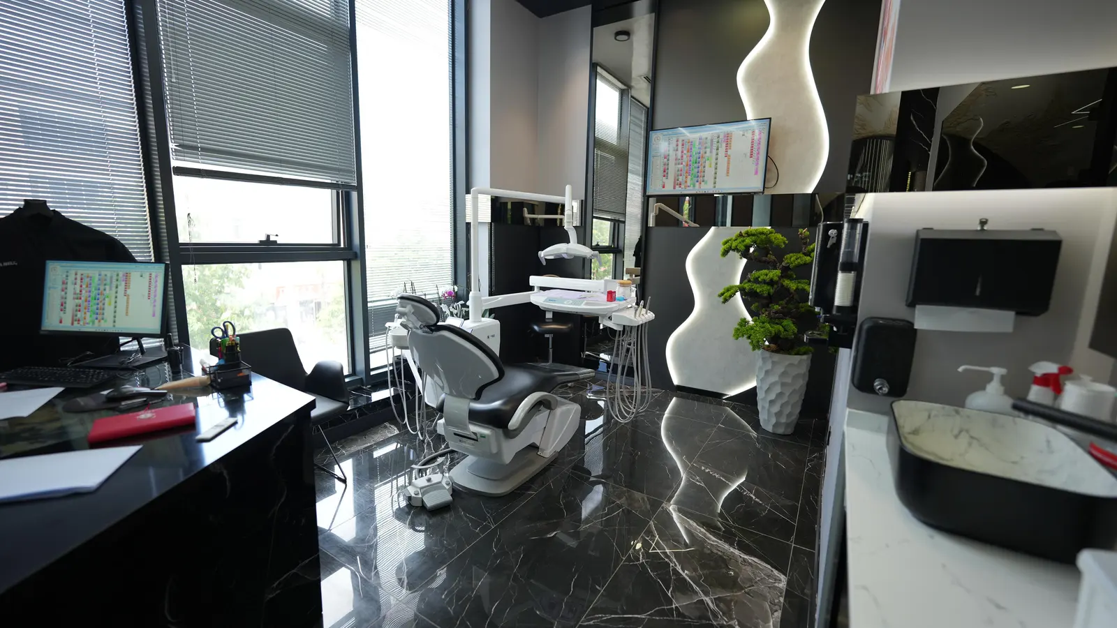 Clinic-provided photograph of Lema Küçükçekmece Dental Clinic