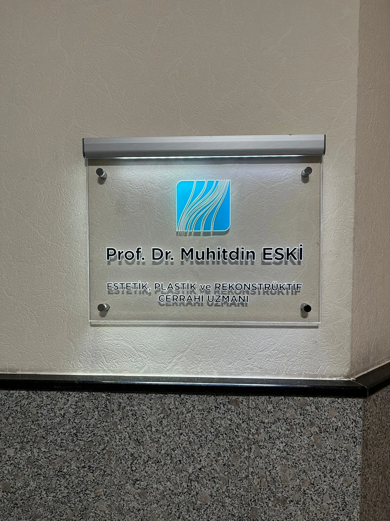 Clinic-provided photograph of Prof. Dr Mühitdin Eski