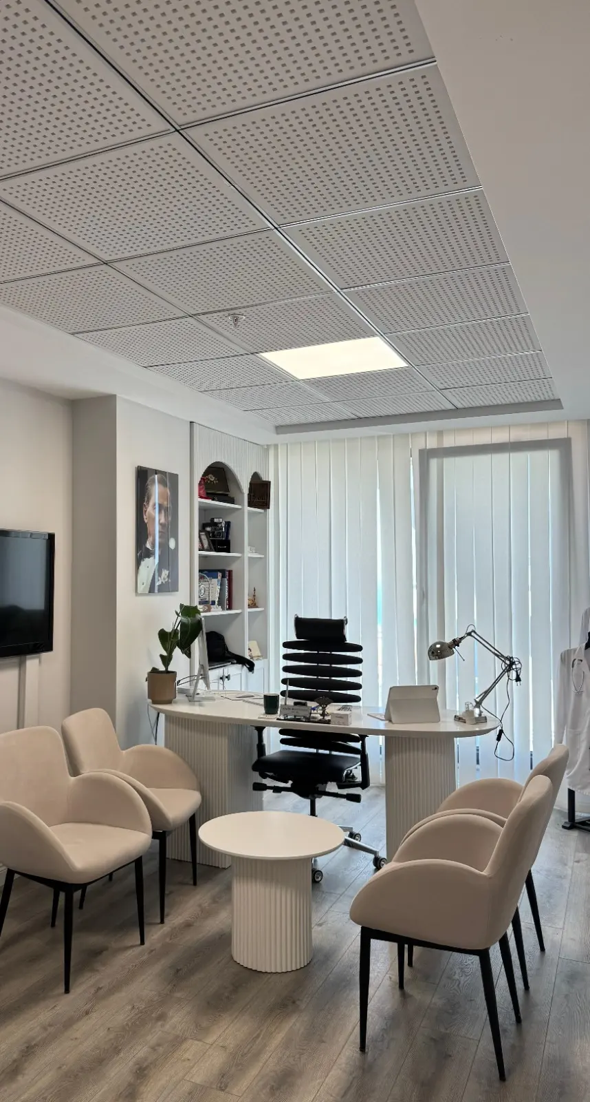 Clinic-provided photograph of Assoc. Prof. Dr Ömer Bozduman